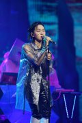 <b>周笔畅《我是唱作人》梗王上线 面纱造型惊艳全场</b>