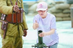 <b>李少红学导演前曾是医生 &quot;被逼&quot;从电影转向电视剧</b>