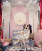 <b>李小璐为女儿甜馨庆祝7岁生日：愿你天天开心</b>