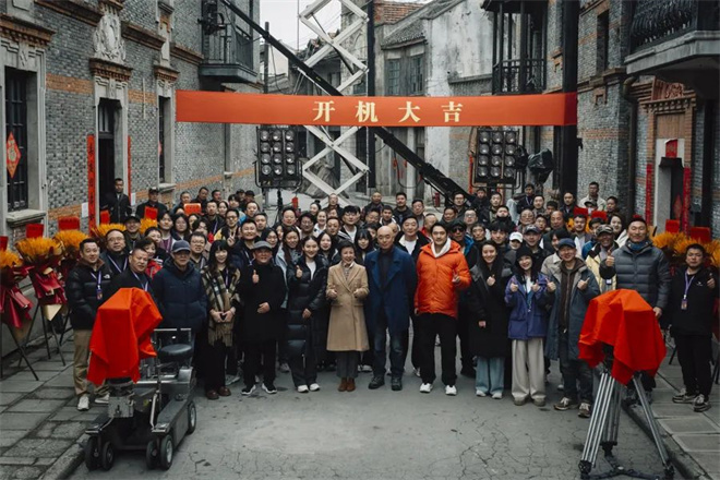 周星驰张艺谋新片开机，这500多部影片燃起来了!